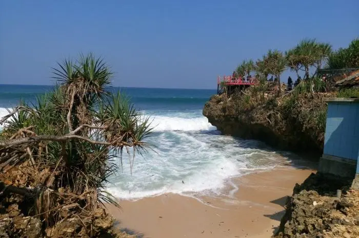 Nglambor Beach